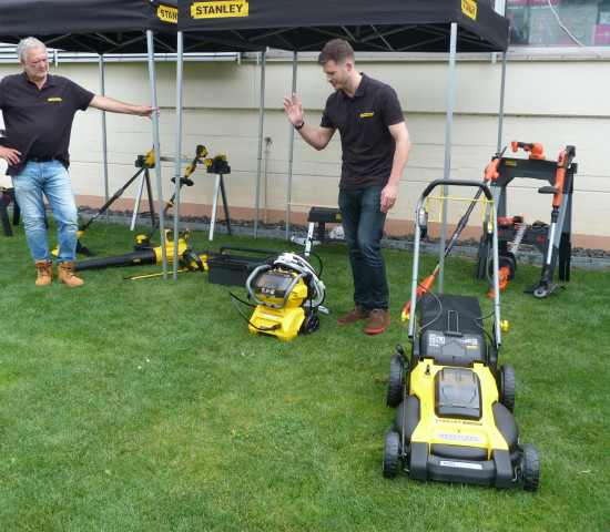 Ein Rasenmäher, ein Hochdruckreiniger,  ein Laubbläser – Stanley will mit einer großen Range an Akku-Gartenwerkzeugen weiter auf den Markt vorstoßen.