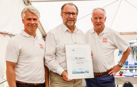 Dirk Busch-Ridder (v.l.n.r.) mit Richard Hover, Regionalgeschäftsführer IHK Koblenz, und Bruder Marc Ridder.