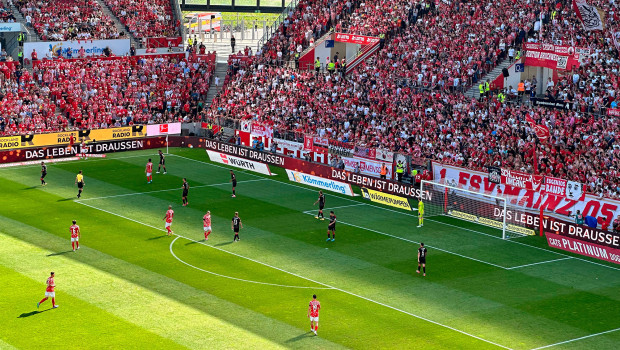 Unter anderem mit Bandenwerbung wird Petromax in der Mainzer MEWA-Arena präsent sein.